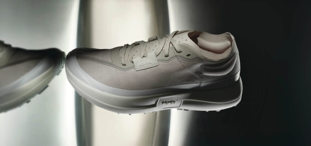 Foto delle scarpe ultraleggere da trail running Norda 005, disponibili da Passion Sport a Torino