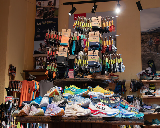Foto dell'assortimento di scarpe da running, disponibili da Passion Sport a Torino