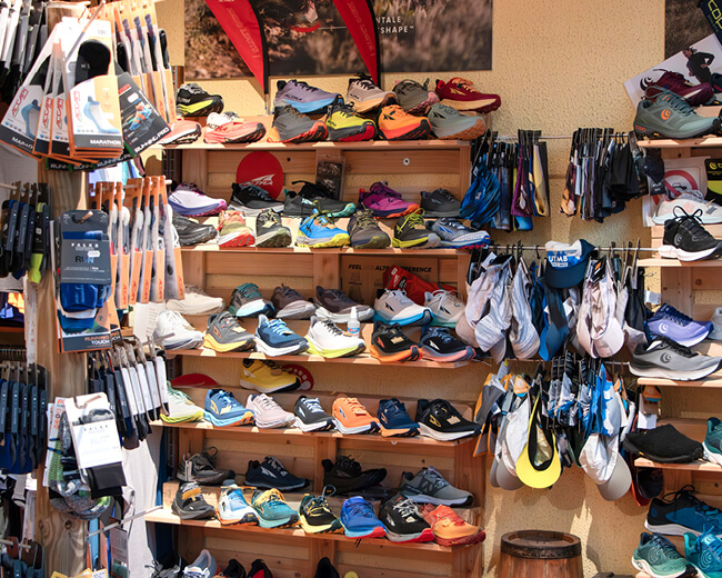 Foto dell'assortimento di scarpe da running, disponibili da Passion Sport a Torino