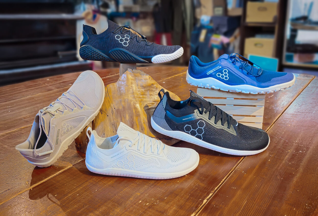 Foto di alcuni modelli uomo e donna delle scarpe Vivobarefoot