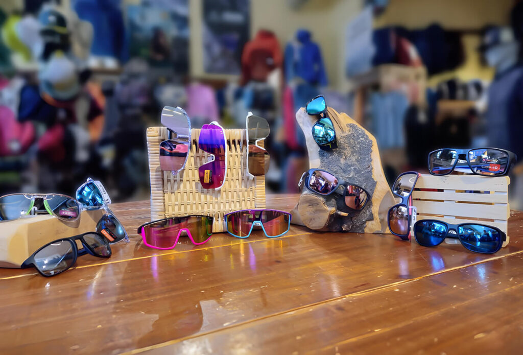 Foto di alcuni modelli di occhiali da sole Julbo