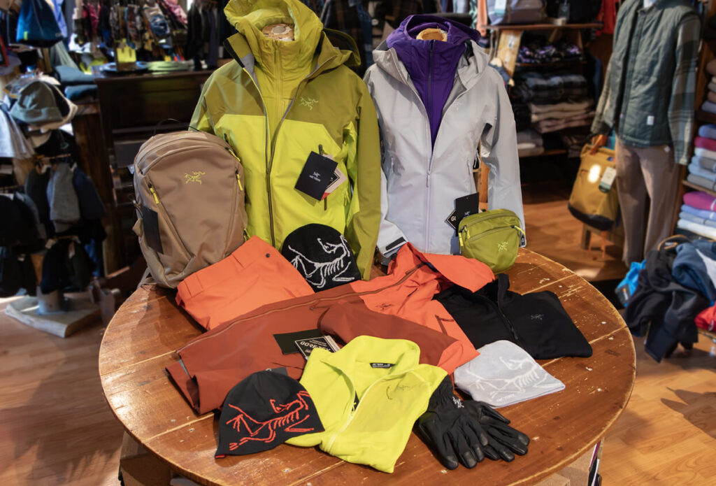 Foto delle giacche e dell'abbigliamento Arc'teryx disponibile da Passion Sport a Torino