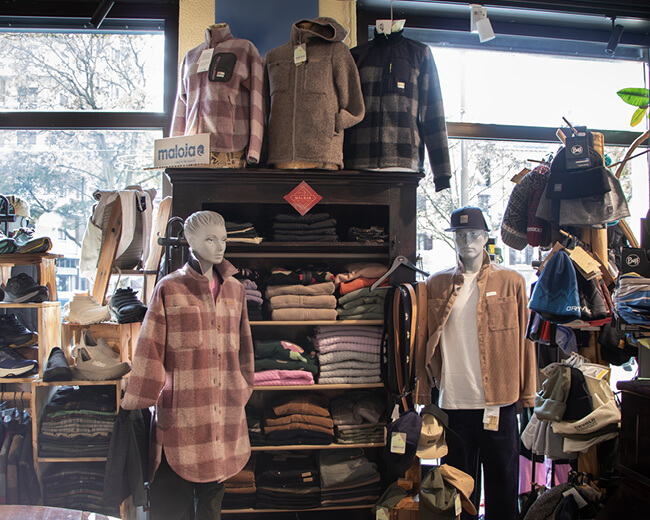 Foto dell'assortimento di capi Maloja per uomo e donna, disponibile da Passion Sport a Torino