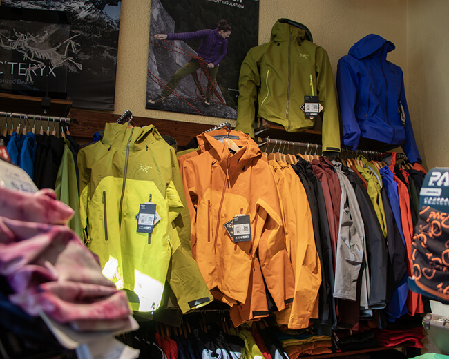 Foto dell'assortimento di giacche Arc'teryx, disponibili da Passion Sport a Torino