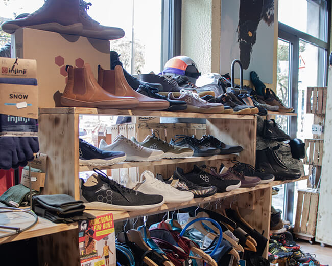 Foto dell'assortimento di scarpe barefoot, disponibili da Passion Sport a Torino